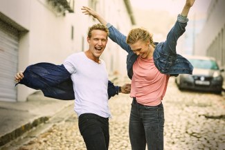 young couple enjoying drizzlerain in Capetown