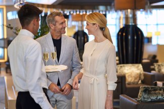 couple arriving on a cruissehip in the reception area